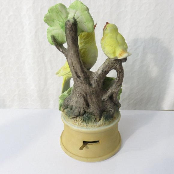 Vintage Bisque Porcelain Yellow Birds Music Box Figurine Made in Japan Working - Picture 6 of 10